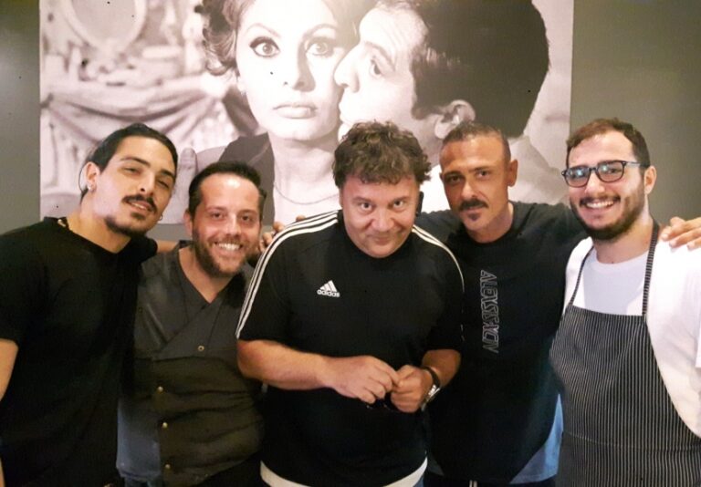 “Ieri, oggi e domani”, il locale che difende il sentimento partenopeo