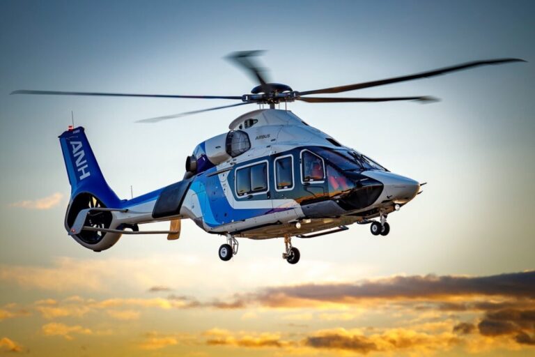 L’H160 della All Nippon Helicopter completa il primo volo