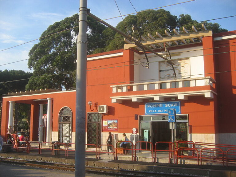 Pompei: molesta una donna nella stazione della Circumvesuviana, arrestato