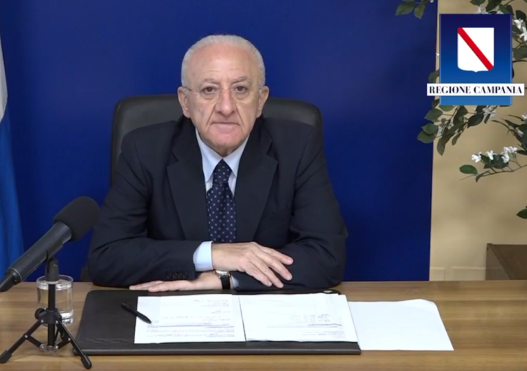 Vaccini: De Luca, «vaccineremo tutta la popolazione campana entro il 2021, ma se arrivano le dosi necessarie»