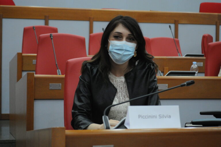 Ambiente Forlì-Cesena. Piccinini (M5s): “La Giunta riveda le autorizzazioni per l’impianto avicolo di San Mauro Pascoli”