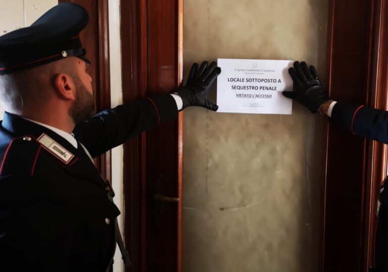 Carabinieri irrompono in un locale a luci rosse. 41 clienti sanzionati per le norme anti-covid