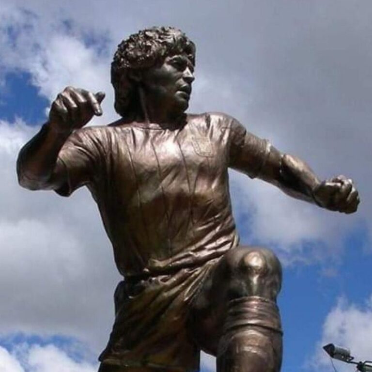 Maradona: a Napoli parte la raccolta fondi per l’opera d’arte