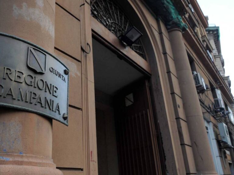 Scuola: ecco l’ordinanza della Regione Campania sulla riapertura della secondaria