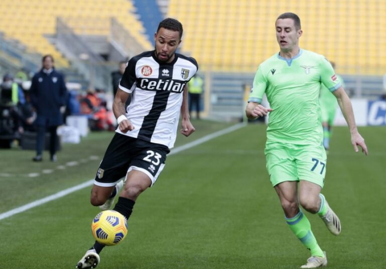 Serie A: Napoli si riscatta ad Udine (1-2) e la Lazio vince a Parma (0-2)