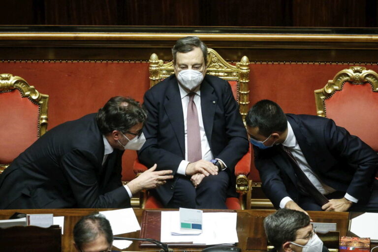 Governo: Draghi ottiene la fiducia in Senato, ma plebisicito di no dei 5S
