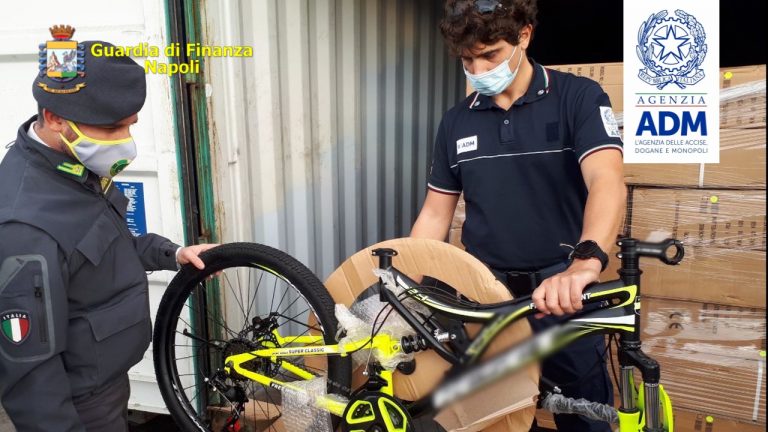 Sequestrate nel porto di Napoli biciclette con componenti contraffatti. Valgono 1mln di euro