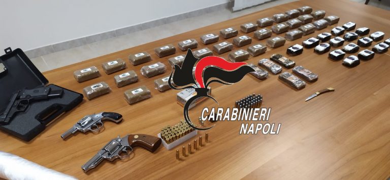 Ercolano: aveva in casa armi e droga. Carabinieri arrestano 36enne/VIDEO