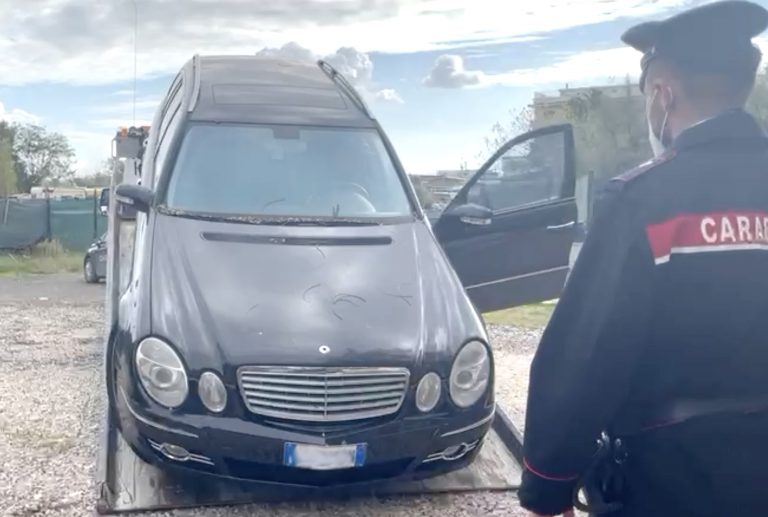 Qualiano: campo rom al setaccio dei carabinieri. 2 denunce e 8 auto sequestrate