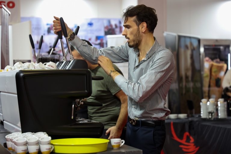 Leva Challenge, scelta la coppia di baristi che tenterà il record mondiale per caffè estratti in un’ora