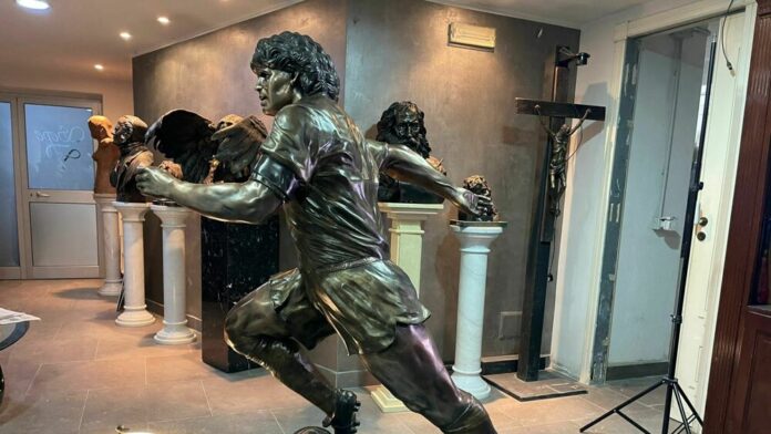 statua maradona 4