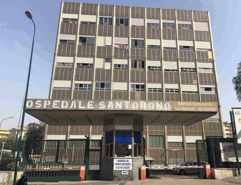 Neonato in coma a Napoli, indagini serrate: sequestrata la casa di Villammare, interrogati i familiari