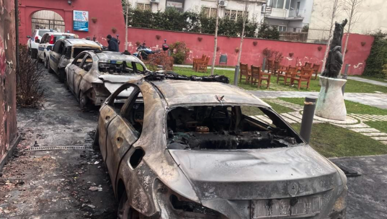 Pomigliano: incendiate nella notte tre auto della polizia municipale