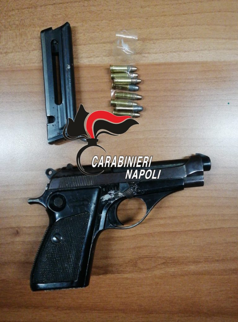 Litiga con fidanzato e lui va da lei con la pistola carica, 38enne arrestato a Nola