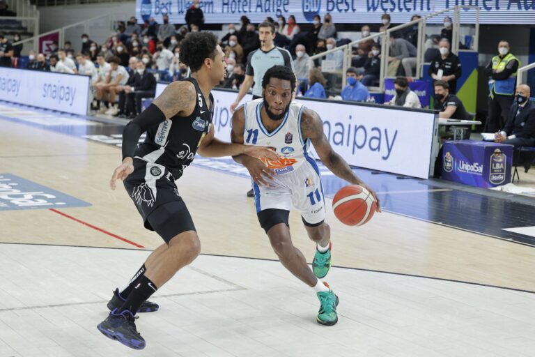 Basket: Dolomiti Energia Trentino-Gevi Napoli Basket 85-72