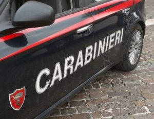 Picchia l’ex moglie con calci e pugni ed aggredisce i Carabinieri. Arrestato 34enne napoletano