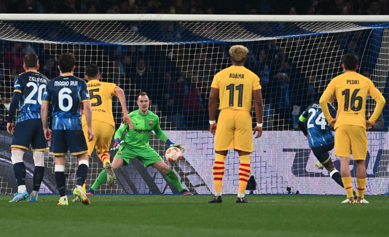 Casa Napoli Europa League: Napoli eliminato da un Barcellona nettamente superiore. 2-4 il risultato finale