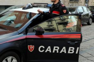 Sperona i carabinieri dopo un furto, 26enne ai domiciliari. Carabinieri eseguono misura cautelare