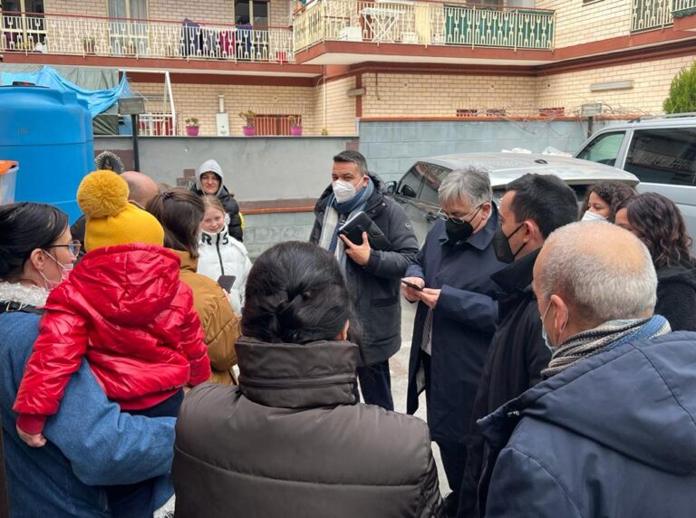 Ucraina: il sindaco di Pomigliano accoglie i primi 50 profughi