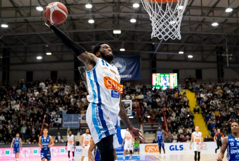 La riscossa della Gevi Napoli Basket che batte l’Happy Casa Brindisi 79-69
