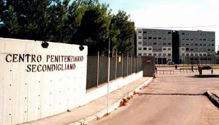 Piazza di spaccio nel carcere di Secondigliano era gestita da detenuti