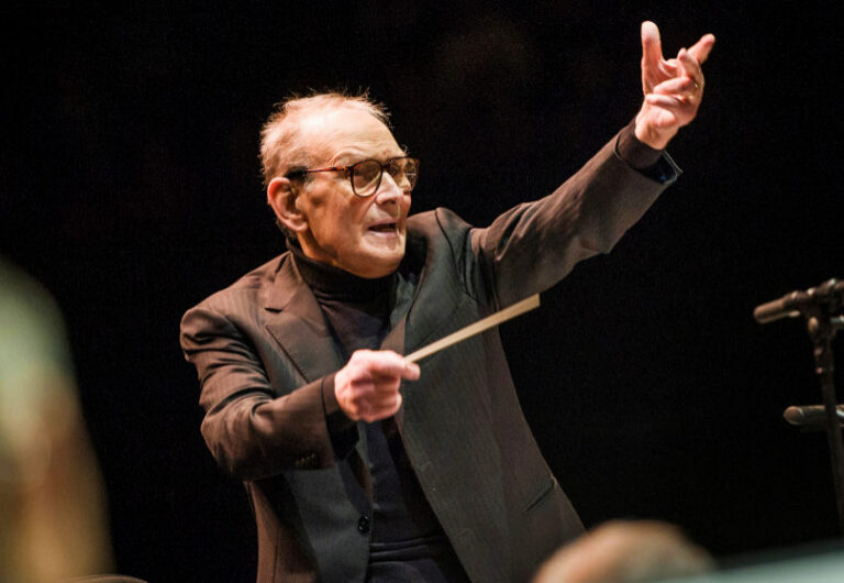 Il progetto Vivas! giunge a Napoli: al Teatro Troisi da Morricone ai finalisti di The Voice Senior