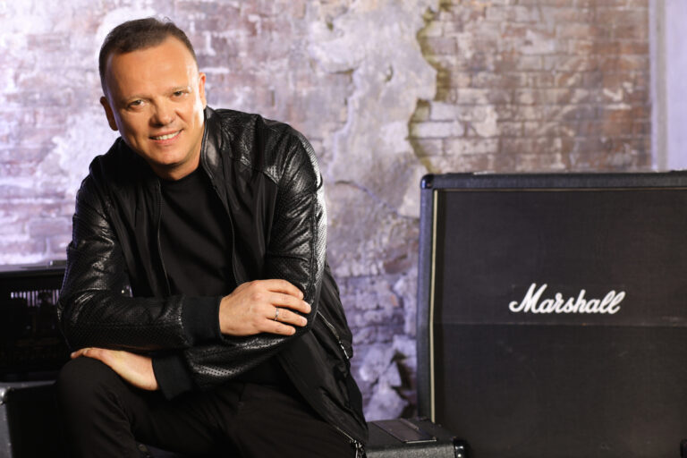 Gigi D’Alessio, trent’anni di carriera in una serata evento il 17 giugno a piazza del Plebiscito