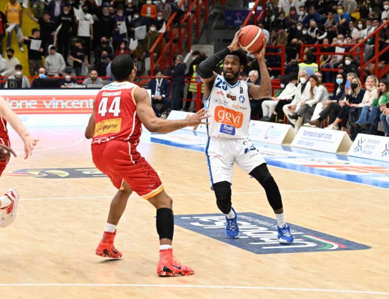 Gevi Napoli Basket-Carpegna Prosciutto Pesaro 84-85 dopo un overtime