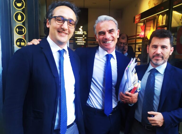 “Giudici divoratori di doni”: libro presentato il 24 maggio, presso la libreria Mondadori di Piazza Bovio a Napoli