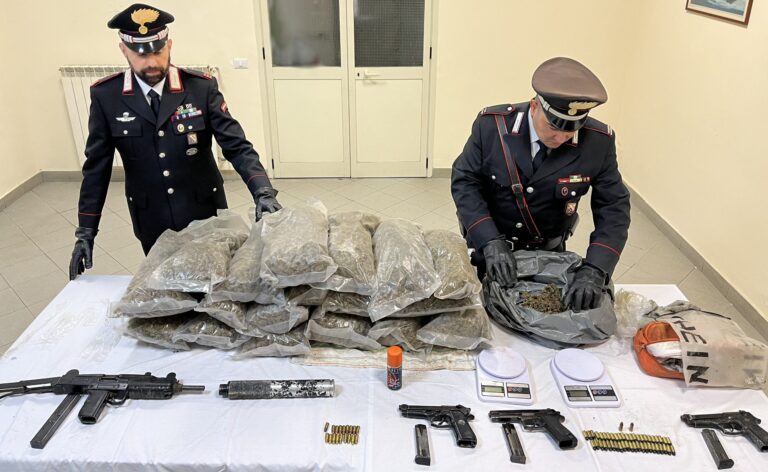 Armi e droga sepolti sui Monti Lattari scoperti dai carabinieri