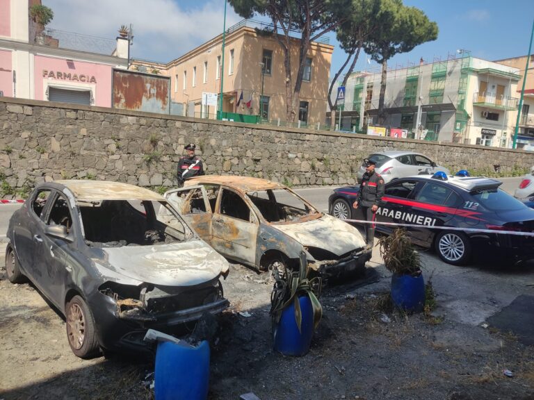 Incendia 4 auto senza motivo. Carabinieri arrestano piromane
