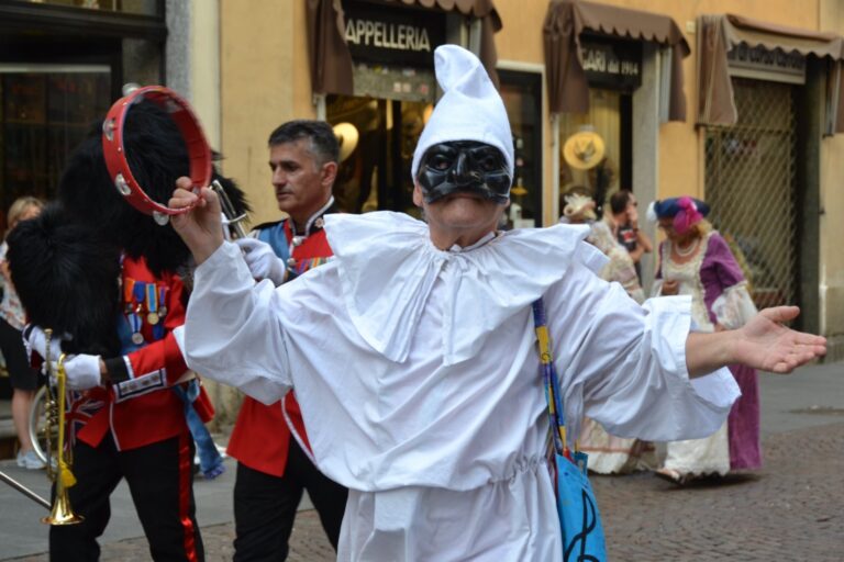 Ciro Giorgio in America con Nicola di Bari e poi a Novara nei panni di Pulcinella