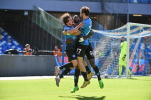 Il Napoli affonda 3-1 il Torino. In vetta alla classifica in solitaria