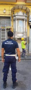 Napoli: rimosso dalla polizia municipale il penultimo altarino abusivo