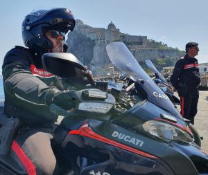 Ischia e Procida: controlli dei carabinieri nelle aree protette e nei lidi
