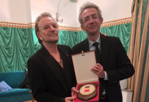 Il sindaco Manfredi incontra Bono Vox al Teatro San Carlo: tra musica e amore per la città