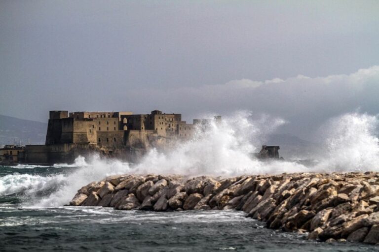 Allerta meteo gialla in Campania per temporali e grandine