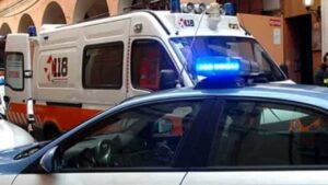 Bimbo di due anni colto da malore soccorso dalla polizia locale a Napoli