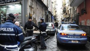 Camorra: maxi blitz della polizia a Forcella e alle “Case nuove”, numerosi arresti