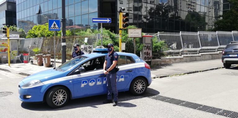 Minorenni accoltellati su un treno a Napoli: fermato un coetaneo 17enne