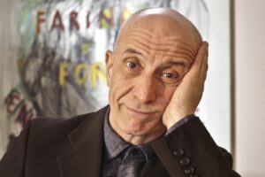 Peppe Servillo apre veenrdì 9 la sedicesima edizione del Campania Teatro Festival