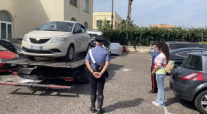 Va a messa e le rubano l’auto. I Carabinieri arrestano 2 persone, uno di loro era agli arresti domiciliari