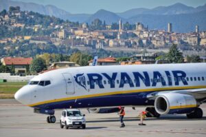 Volo in ritardo Ryanair Bergamo-Napoli di quasi cinque ore, 250 euro ai passeggeri