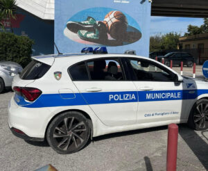 Pomigliano: la polizia municipale sventa un tentativo di furto auto