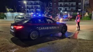 «Mi sento più al sicuro»: Carabinieri denunciano 18enne con 2 coltelli in tasca