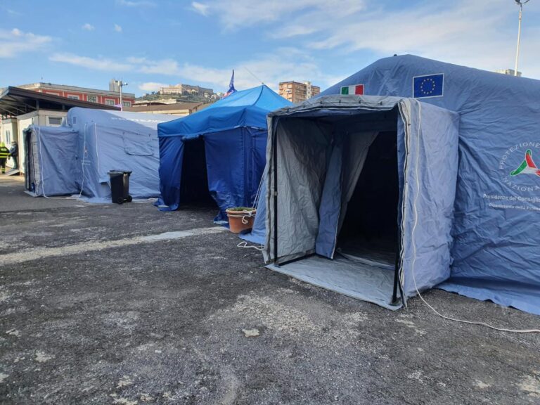 A Salerno sbarcati 75 migranti dalla Ocean Viking, 33 minori non accompagnati