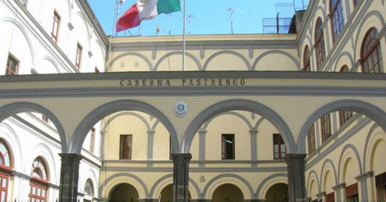 Lancia una felpa incendiata nella casa della compagna: arrestato 41enne