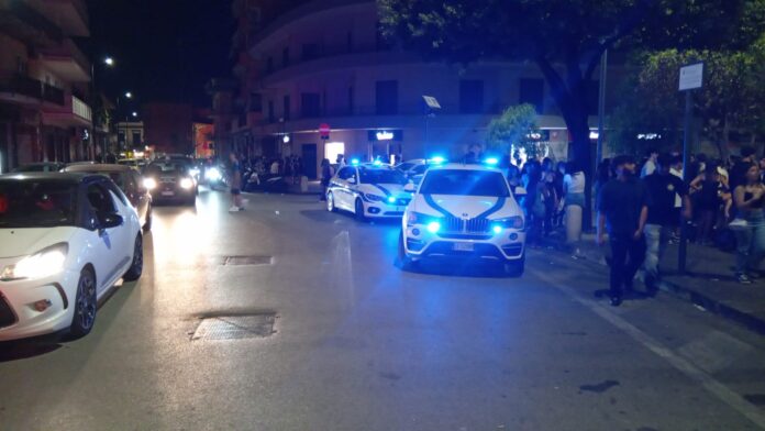 Pattuglia Polizia Municipale Pomigliano durante controlli serali