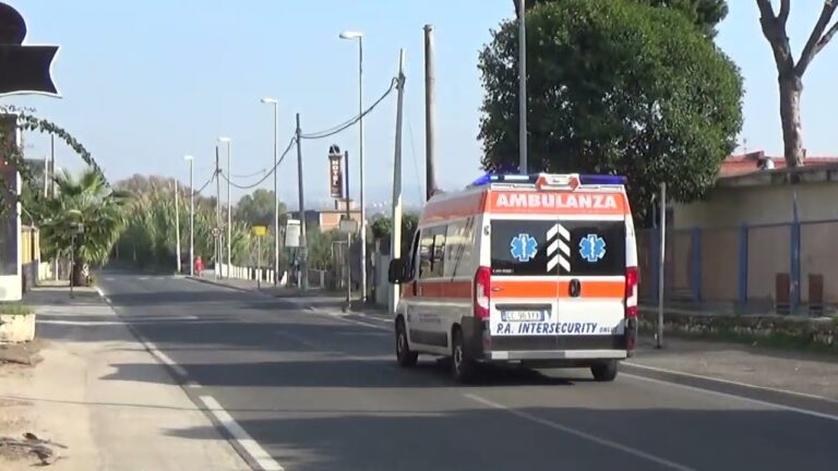 Tragedia sul lavoro a Napoli: muore fabbro 62enne precipitato dal tetto