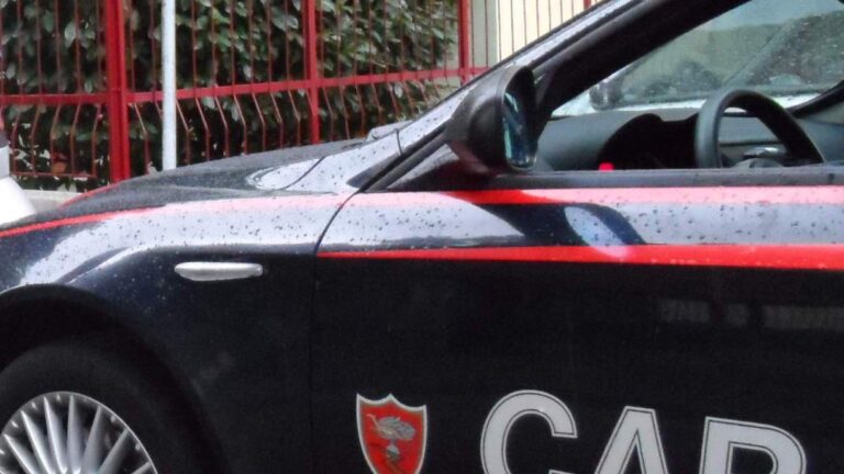 Giugliano in Campania, ubriaco distrugge hotel e fugge con un carico di birre: arrestato
